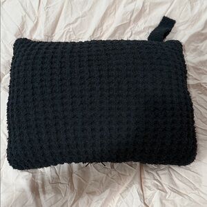 Staykation Black quillow